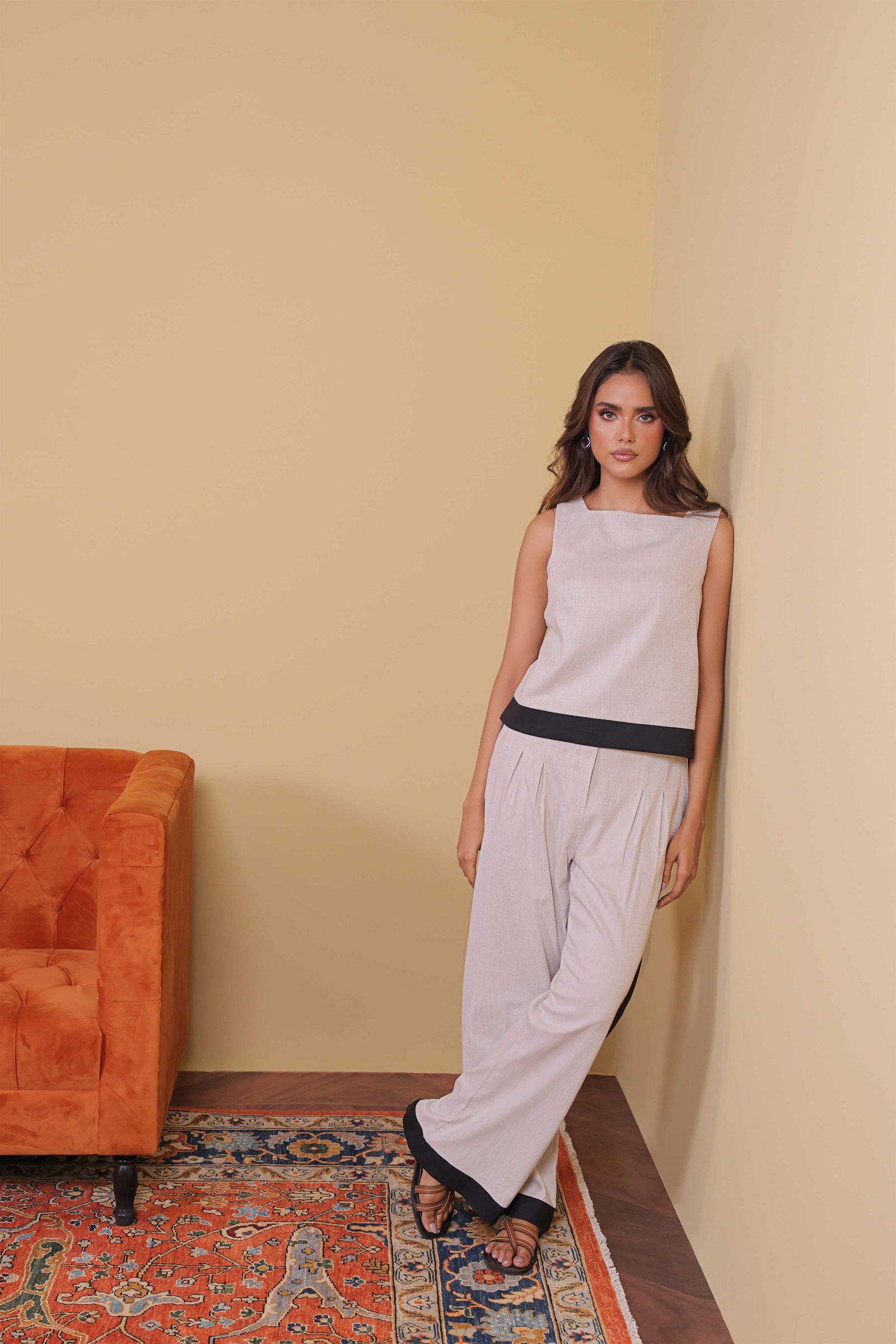 Contrast Pleated Flared Trouser